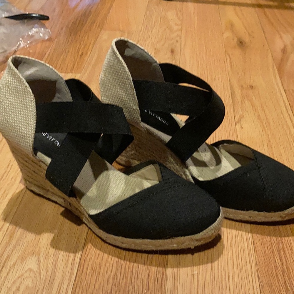 Black wedge